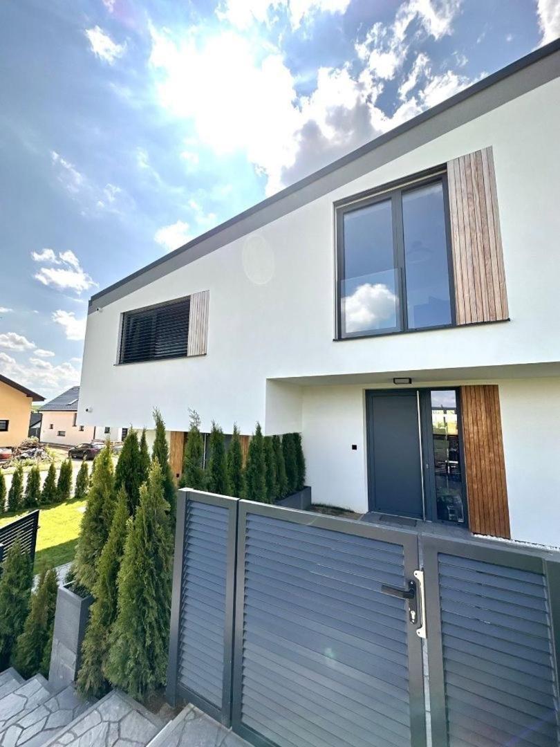 Luxury Apartments Maly Slavkov Exterior photo