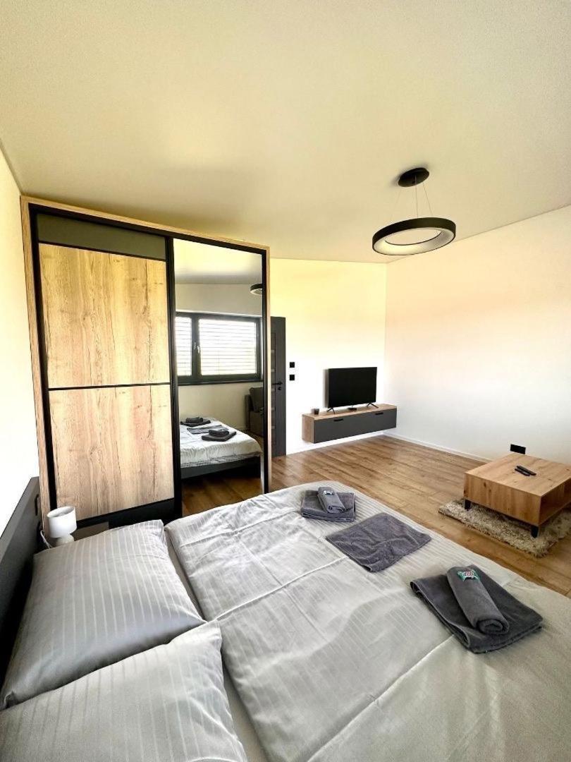 Luxury Apartments Maly Slavkov Exterior photo